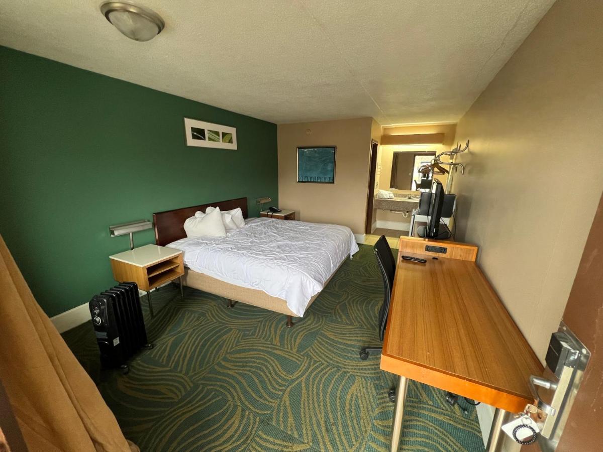 Hilltop Inn Pittsburgh Crafton 외부 사진