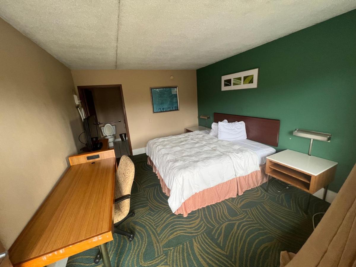 Hilltop Inn Pittsburgh Crafton 외부 사진
