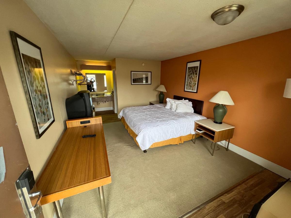 Hilltop Inn Pittsburgh Crafton 외부 사진