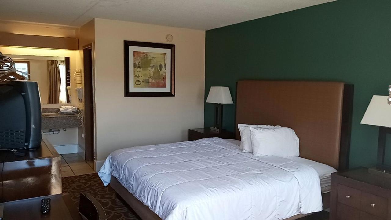 Hilltop Inn Pittsburgh Crafton 외부 사진
