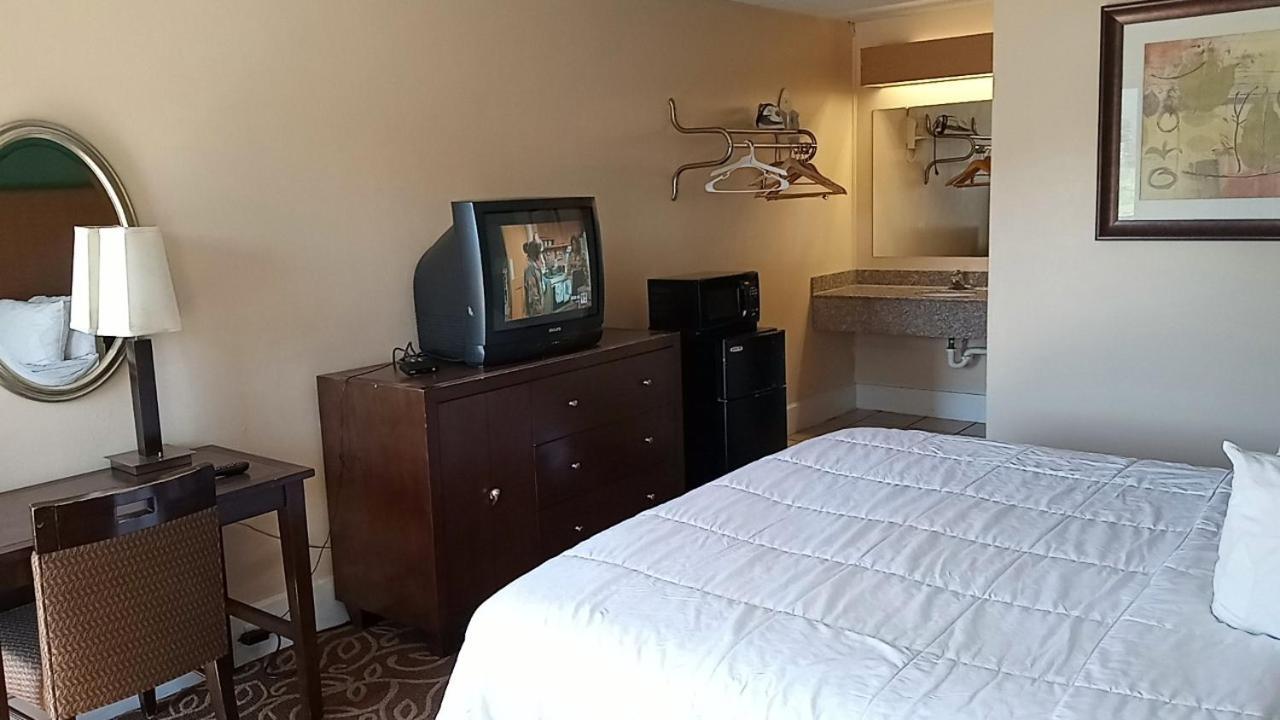 Hilltop Inn Pittsburgh Crafton 외부 사진