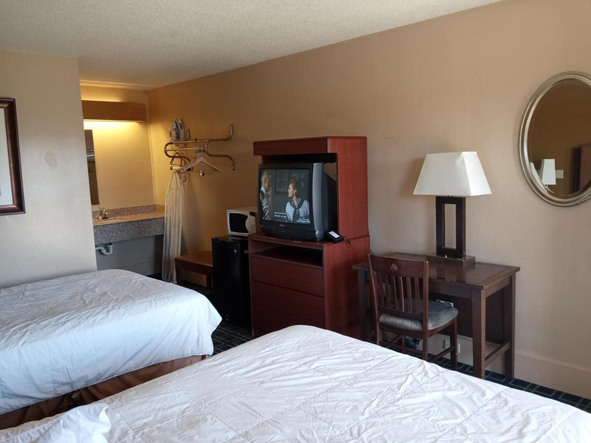 Hilltop Inn Pittsburgh Crafton 외부 사진