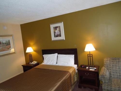 Hilltop Inn Pittsburgh Crafton 외부 사진