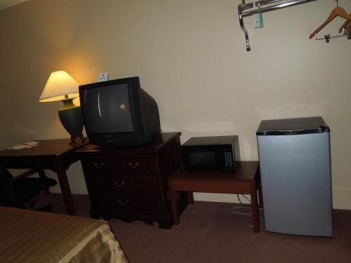 Hilltop Inn Pittsburgh Crafton 외부 사진