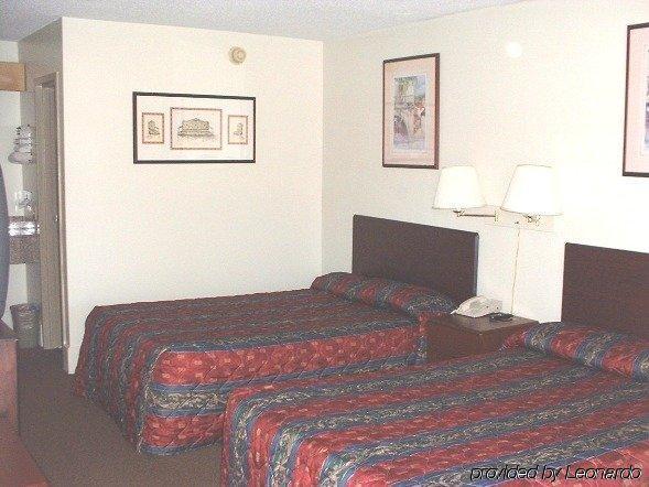 Hilltop Inn Pittsburgh Crafton 객실 사진
