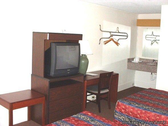 Hilltop Inn Pittsburgh Crafton 객실 사진