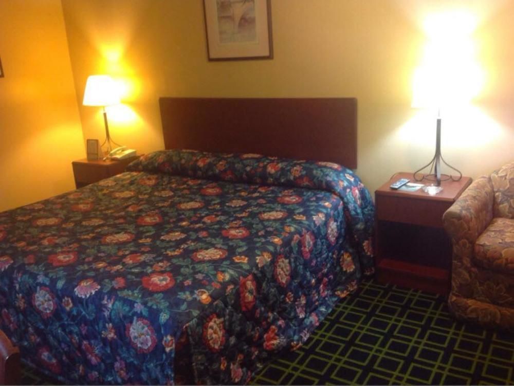 Hilltop Inn Pittsburgh Crafton 외부 사진