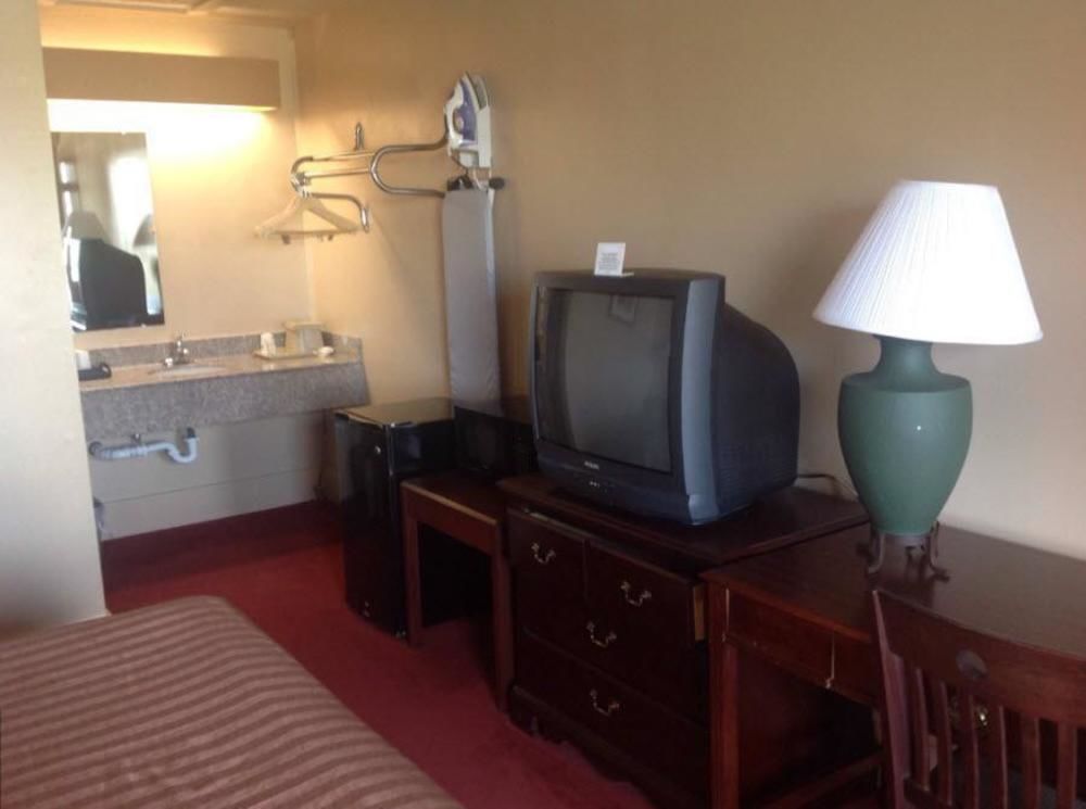 Hilltop Inn Pittsburgh Crafton 외부 사진